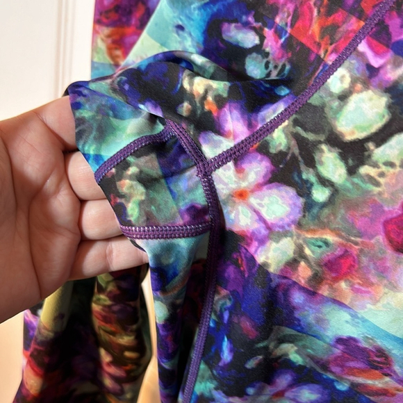 Size large Athleta Floral fade sonar capri activewear leggings style 438849 - Picture 4 of 8